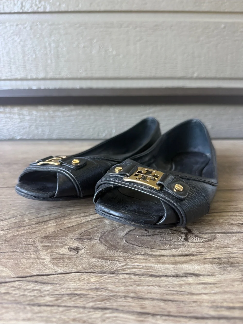 Tory Burch Women’s Black Leather Peep-Toe Flats with Gold Logo Plaque size 9.5
